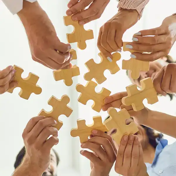 Samenwerking en inzichten samenbrengen als puzzelstukjes